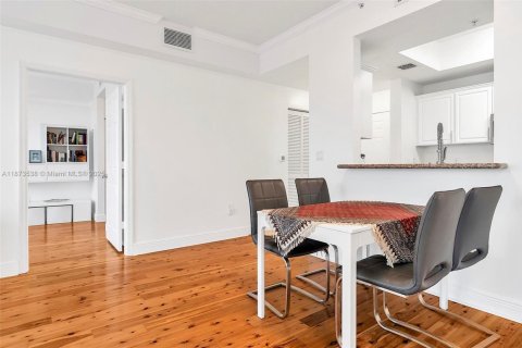 Condo in Miami, Florida, 2 bedrooms  № 1925553 - photo 17