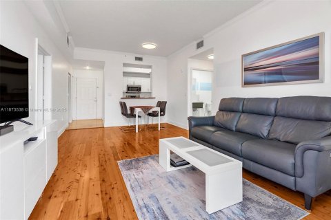 Condo in Miami, Florida, 2 bedrooms  № 1925553 - photo 22