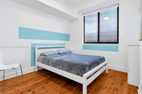 Condo in Miami, Florida, 2 bedrooms  № 1925553 - photo 26