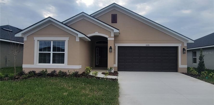 House in Dade City, Florida 3 bedrooms, 159.79 sq.m. № 1531802
