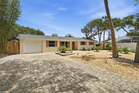 Villa ou maison à vendre à New Smyrna Beach, Floride: 4 chambres, 161.28 m2 № 2124533 - photo 4
