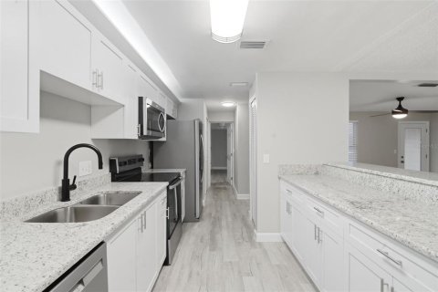 Villa ou maison à vendre à New Smyrna Beach, Floride: 4 chambres, 161.28 m2 № 2124533 - photo 19