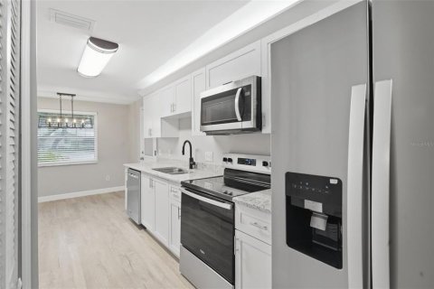 Villa ou maison à vendre à New Smyrna Beach, Floride: 4 chambres, 161.28 m2 № 2124533 - photo 20