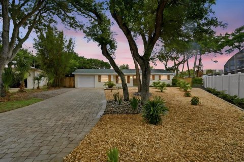 Casa en New Smyrna Beach, Florida 4 dormitorios, 161.28 m2 № 2124533