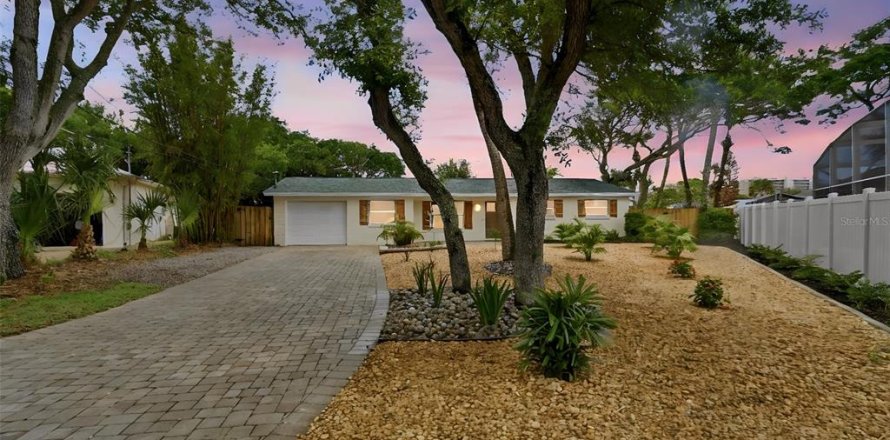 Villa ou maison à New Smyrna Beach, Floride 4 chambres, 161.28 m2 № 2124533