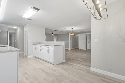 Villa ou maison à vendre à New Smyrna Beach, Floride: 4 chambres, 161.28 m2 № 2124533 - photo 17