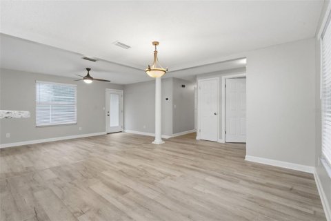 Villa ou maison à vendre à New Smyrna Beach, Floride: 4 chambres, 161.28 m2 № 2124533 - photo 10