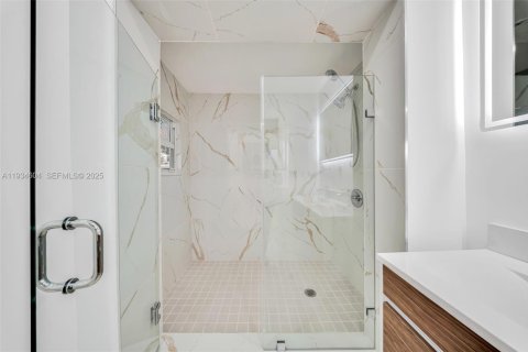 Casa en venta en Miami Gardens, Florida, 4 dormitorios, 173.82 m2 № 1993301 - foto 22