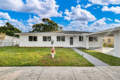 Casa en venta en Miami Gardens, Florida, 4 dormitorios, 173.82 m2 № 1993301 - foto 5