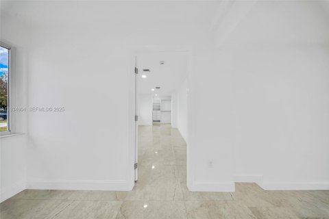 Casa en venta en Miami Gardens, Florida, 4 dormitorios, 173.82 m2 № 1993301 - foto 15