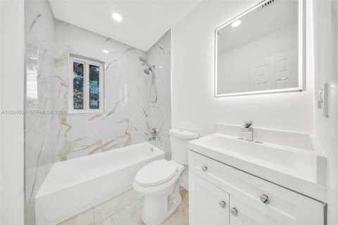 Casa en venta en Miami Gardens, Florida, 4 dormitorios, 173.82 m2 № 1993301 - foto 10