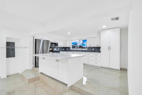 Casa en venta en Miami Gardens, Florida, 4 dormitorios, 173.82 m2 № 1993301 - foto 26