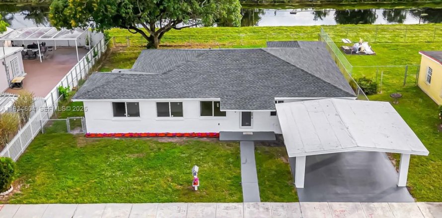 Casa en Miami Gardens, Florida 4 dormitorios, 173.82 m2 № 1993301
