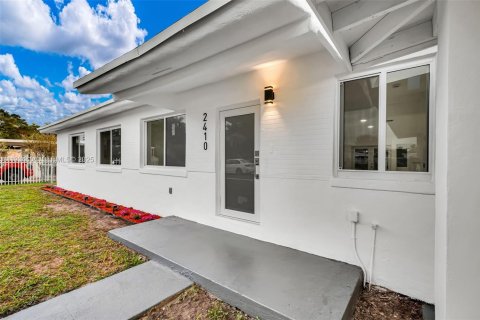 Casa en venta en Miami Gardens, Florida, 4 dormitorios, 173.82 m2 № 1993301 - foto 6