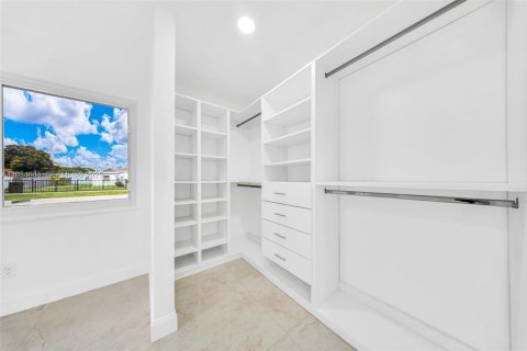 Casa en venta en Miami Gardens, Florida, 4 dormitorios, 173.82 m2 № 1993301 - foto 18