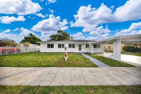 Casa en venta en Miami Gardens, Florida, 4 dormitorios, 173.82 m2 № 1993301 - foto 4
