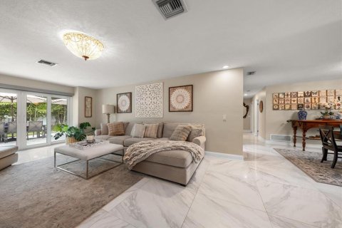 House in Clearwater, Florida 4 bedrooms, 315.77 sq.m. № 2230667 - photo 25