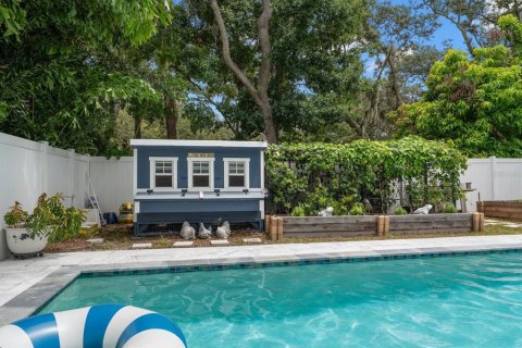 House in Clearwater, Florida 4 bedrooms, 315.77 sq.m. № 2230667 - photo 16