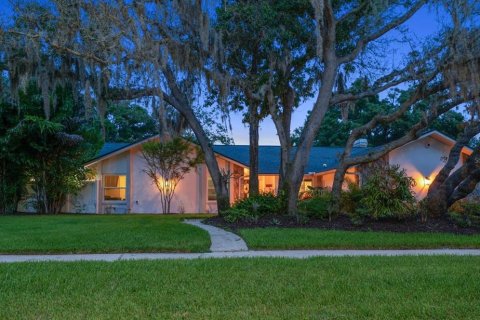 House in Clearwater, Florida 4 bedrooms, 315.77 sq.m. № 2230667