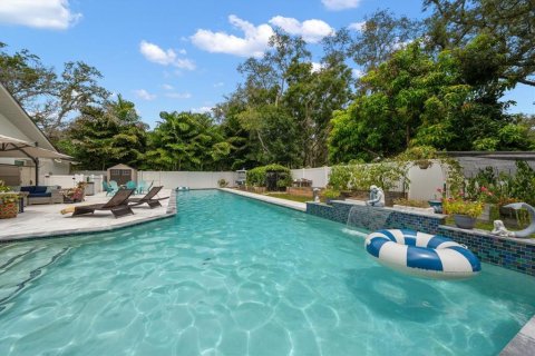 House in Clearwater, Florida 4 bedrooms, 315.77 sq.m. № 2230667 - photo 14