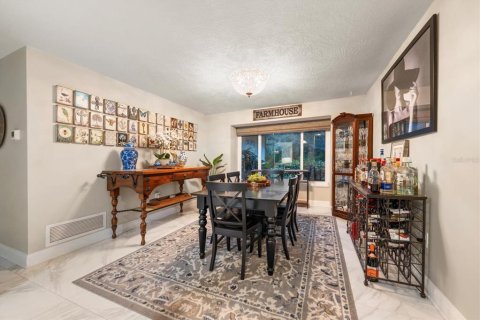 House in Clearwater, Florida 4 bedrooms, 315.77 sq.m. № 2230667 - photo 28