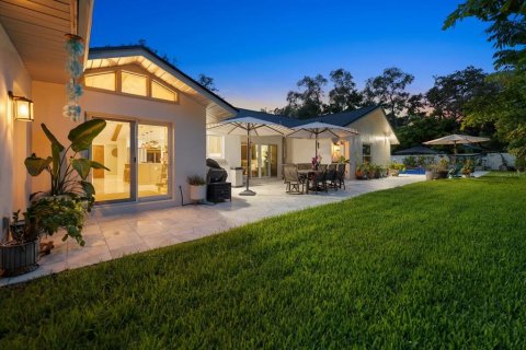 House in Clearwater, Florida 4 bedrooms, 315.77 sq.m. № 2230667 - photo 3