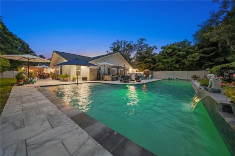 House in Clearwater, Florida 4 bedrooms, 315.77 sq.m. № 2230667 - photo 2