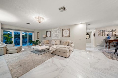 House in Clearwater, Florida 4 bedrooms, 315.77 sq.m. № 2230667 - photo 26