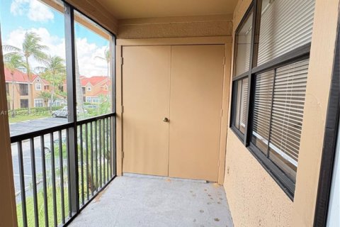 Condominio en alquiler en Miami, Florida, 2 dormitorios, 90.95 m2 № 2048063 - foto 14