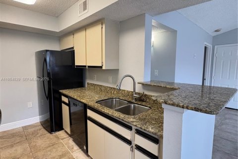 Condominio en alquiler en Miami, Florida, 2 dormitorios, 90.95 m2 № 2048063 - foto 5