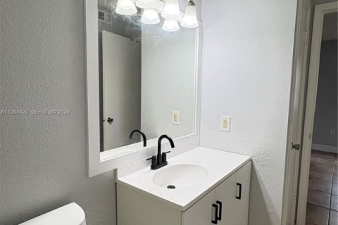 Condominio en alquiler en Miami, Florida, 2 dormitorios, 90.95 m2 № 2048063 - foto 12