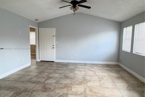 Condominio en alquiler en Miami, Florida, 2 dormitorios, 90.95 m2 № 2048063 - foto 8