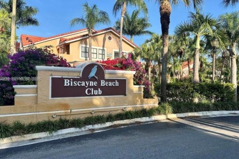 Condominio en Miami, Florida, 2 dormitorios  № 2048063