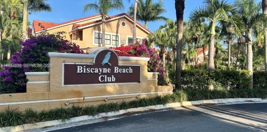 Condominio en Miami, Florida, 2 dormitorios  № 2048063