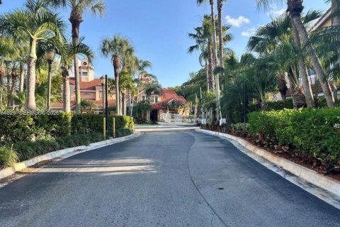 Condominio en alquiler en Miami, Florida, 2 dormitorios, 90.95 m2 № 2048063 - foto 2