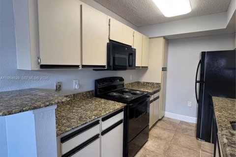 Condominio en alquiler en Miami, Florida, 2 dormitorios, 90.95 m2 № 2048063 - foto 6