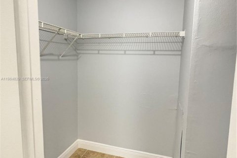 Condominio en alquiler en Miami, Florida, 2 dormitorios, 90.95 m2 № 2048063 - foto 10