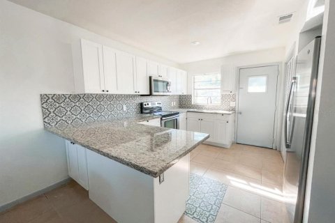 Купить коммерческую недвижимость в Лейкленд, Флорида 176.14м2, № 1796105 - фото 15
