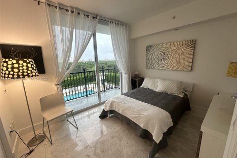 Снять в аренду кондоминиум в Корал-Гейблс, Флорида 3 спальни, 106.56м2, № 1968874 - фото 5