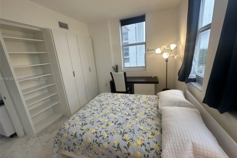 Снять в аренду кондоминиум в Корал-Гейблс, Флорида 3 спальни, 106.56м2, № 1968874 - фото 9