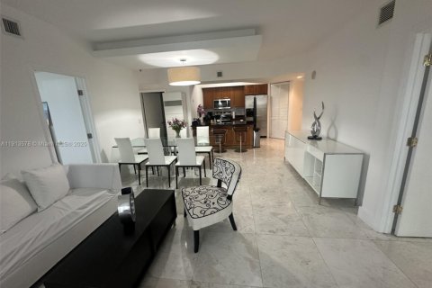 Снять в аренду кондоминиум в Корал-Гейблс, Флорида 3 спальни, 106.56м2, № 1968874 - фото 12