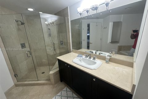 Снять в аренду кондоминиум в Корал-Гейблс, Флорида 3 спальни, 106.56м2, № 1968874 - фото 18
