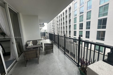 Снять в аренду кондоминиум в Корал-Гейблс, Флорида 3 спальни, 106.56м2, № 1968874 - фото 3