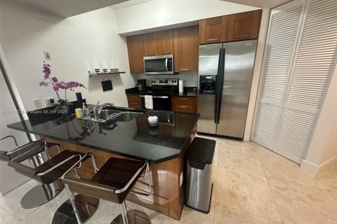 Снять в аренду кондоминиум в Корал-Гейблс, Флорида 3 спальни, 106.56м2, № 1968874 - фото 13