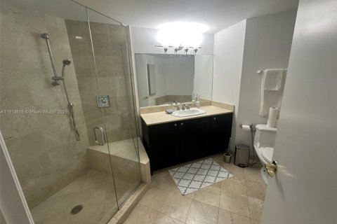 Снять в аренду кондоминиум в Корал-Гейблс, Флорида 3 спальни, 106.56м2, № 1968874 - фото 19