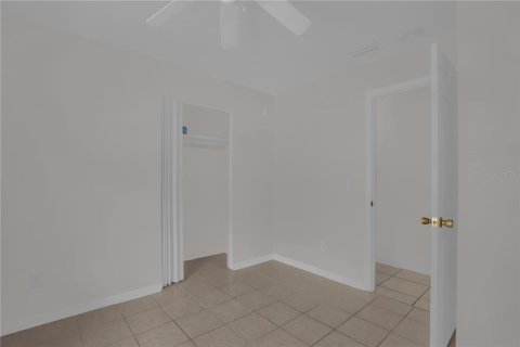 House in DeLand, Florida 3 bedrooms, 128.02 sq.m. № 2207251 - photo 24
