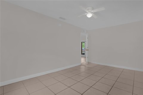House in DeLand, Florida 3 bedrooms, 128.02 sq.m. № 2207251 - photo 6