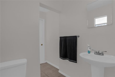 House in DeLand, Florida 3 bedrooms, 128.02 sq.m. № 2207251 - photo 15