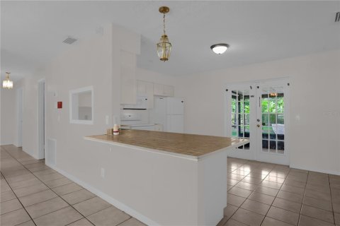 House in DeLand, Florida 3 bedrooms, 128.02 sq.m. № 2207251 - photo 10
