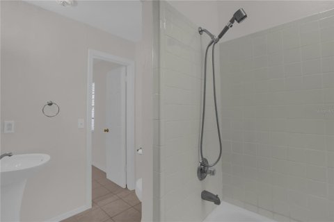 House in DeLand, Florida 3 bedrooms, 128.02 sq.m. № 2207251 - photo 16